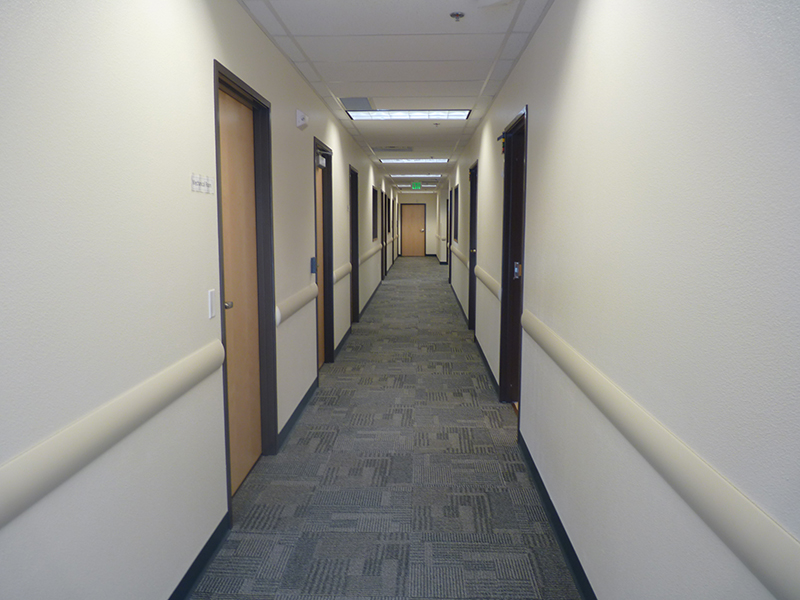 Pasillo de la sala de examen del paciente de la Clínica Monte Vista